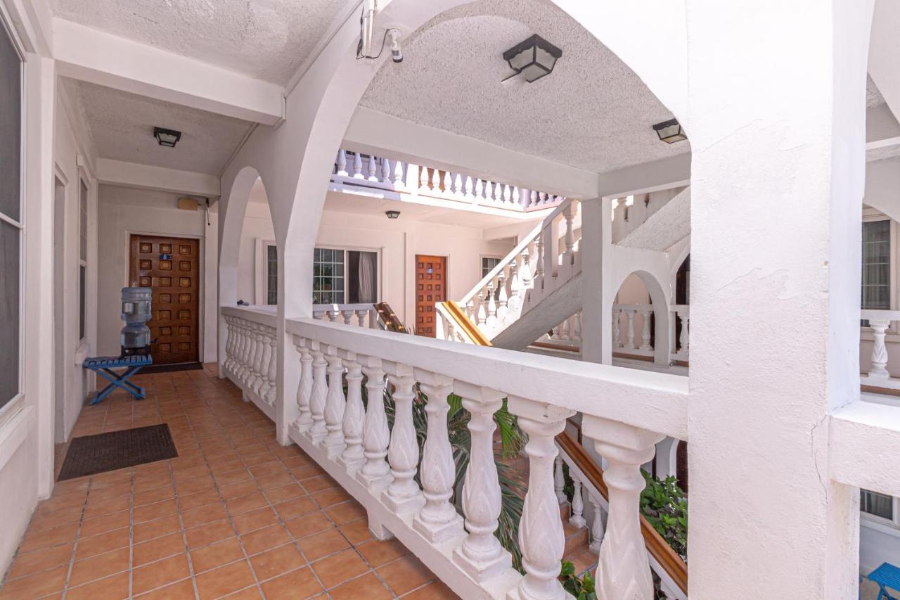 Blue Tang Inn ซานเปโดร ภายนอก รูปภาพ